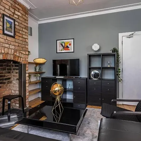Spacious House With Four Bedrooms, Parking And Private Garden, Sleeps Up To 10 People Nottingham Exterior photo