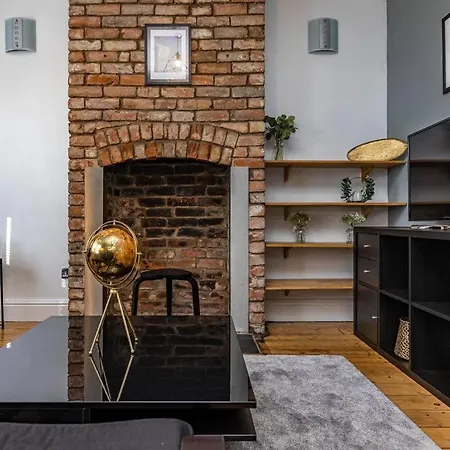 Spacious House With Four Bedrooms, Parking And Private Garden, Sleeps Up To 10 People Nottingham Exterior photo