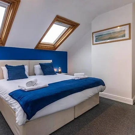 Spacious House With Four Bedrooms, Parking And Private Garden, Sleeps Up To 10 People Nottingham Exterior photo